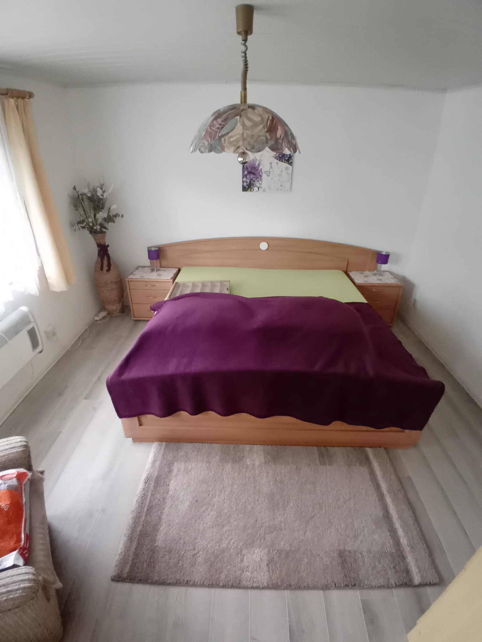 Schlafzimmer mit Doppelbett