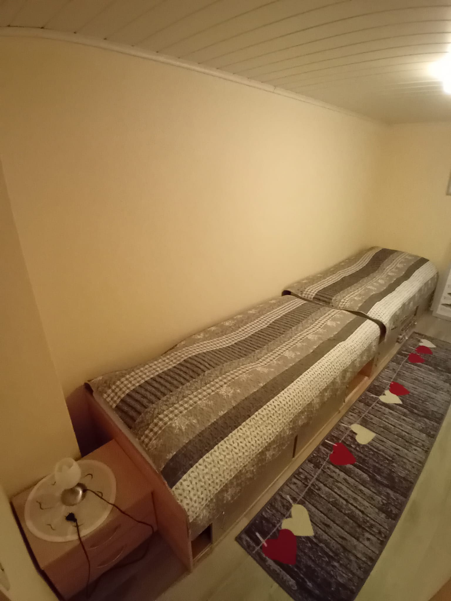 Zimmer mit zwei Einzelbetten